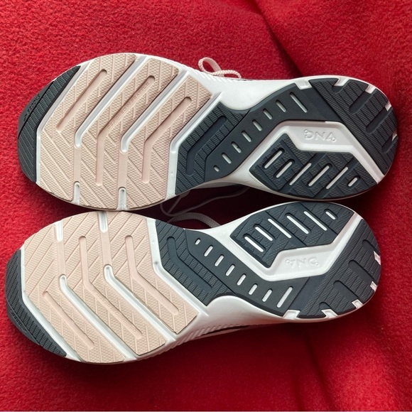 BROOKS Sz 10.5 Launch Lightweight Cushioning Lace Up Sneakers - Picture 11 of 13